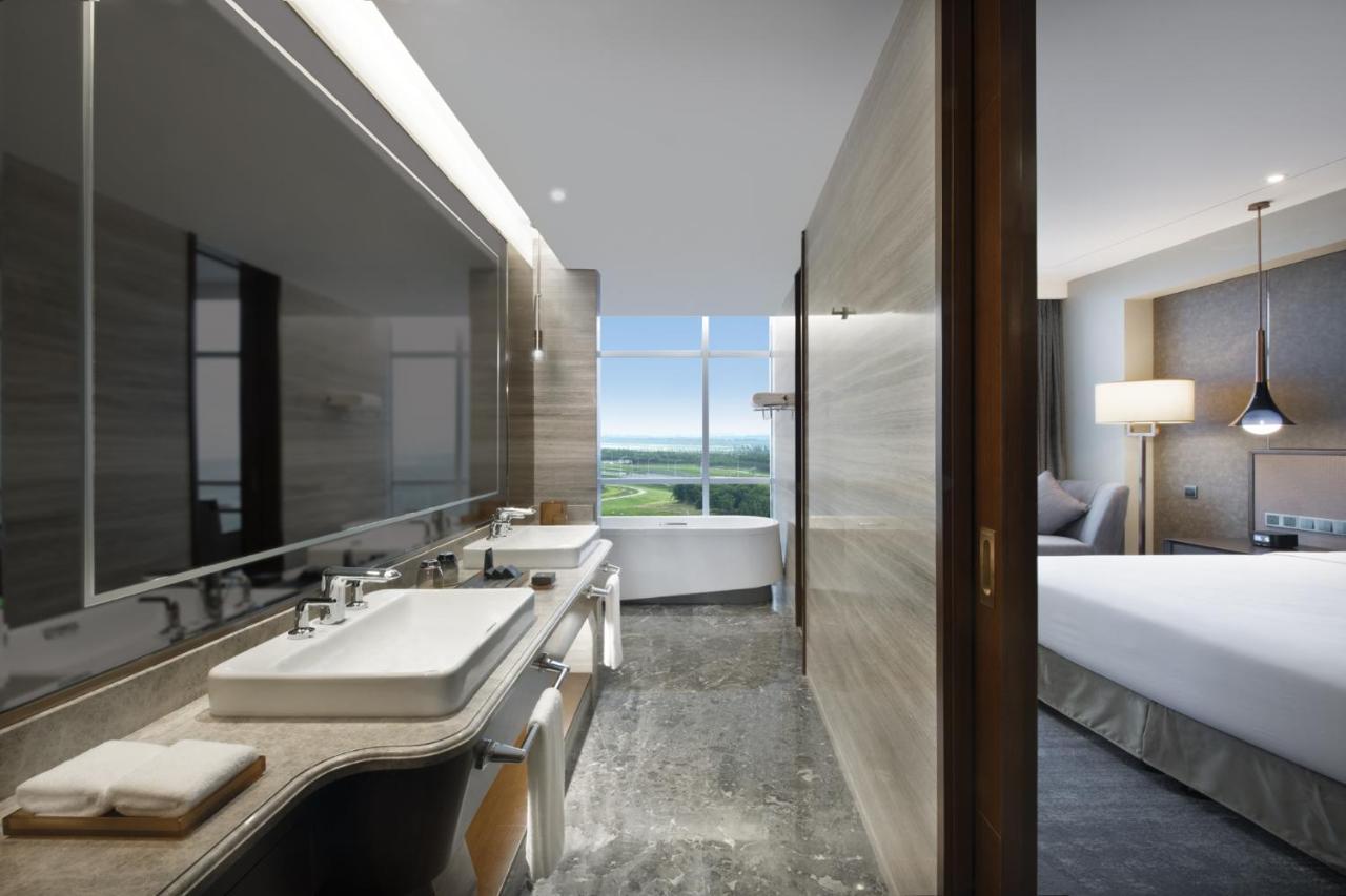 Grand Barony Qingdao Airport Hotel Bagian luar foto